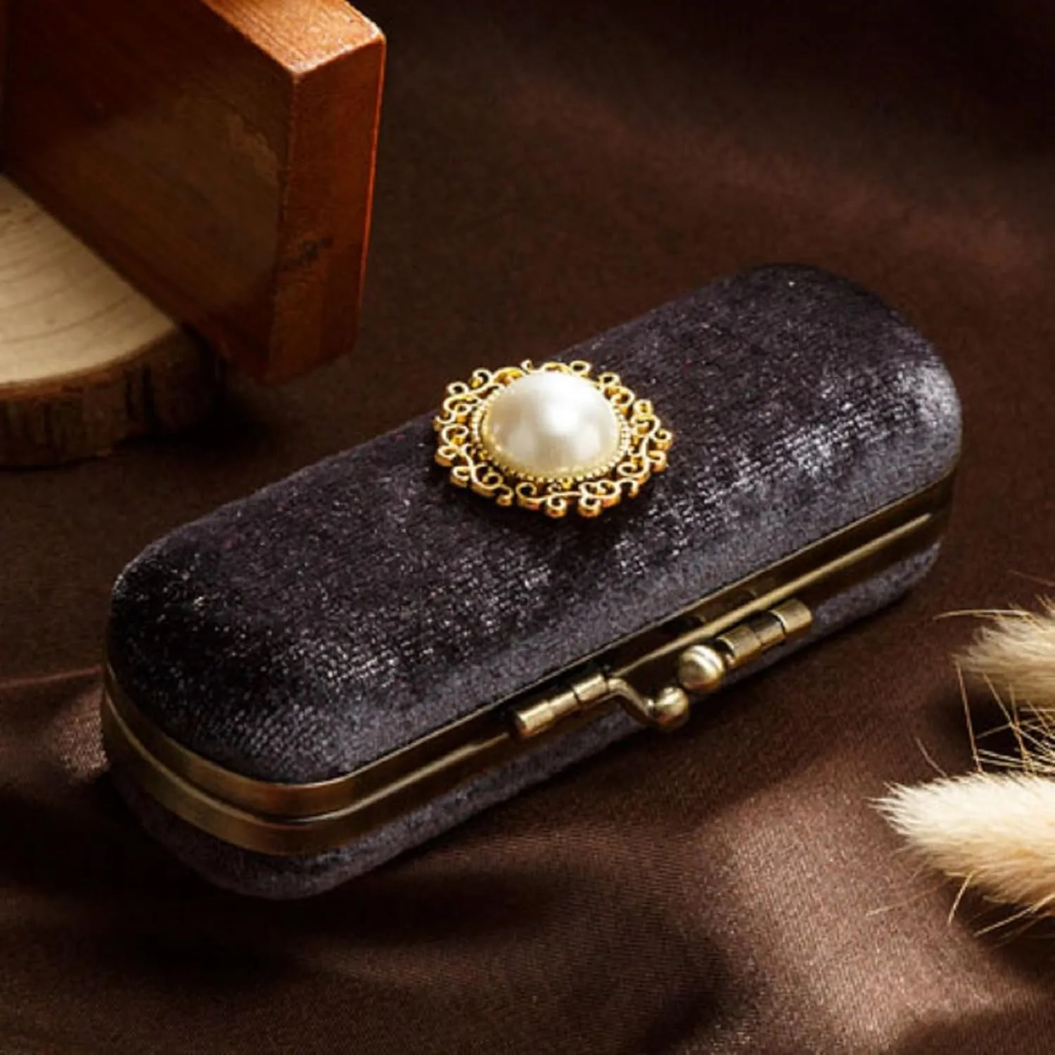 MIAO JIN Lipstick case with mirror Lipstick case Storage case Mini portable Pearl Decoration Soft jewelry case cosmetic case (Grey)